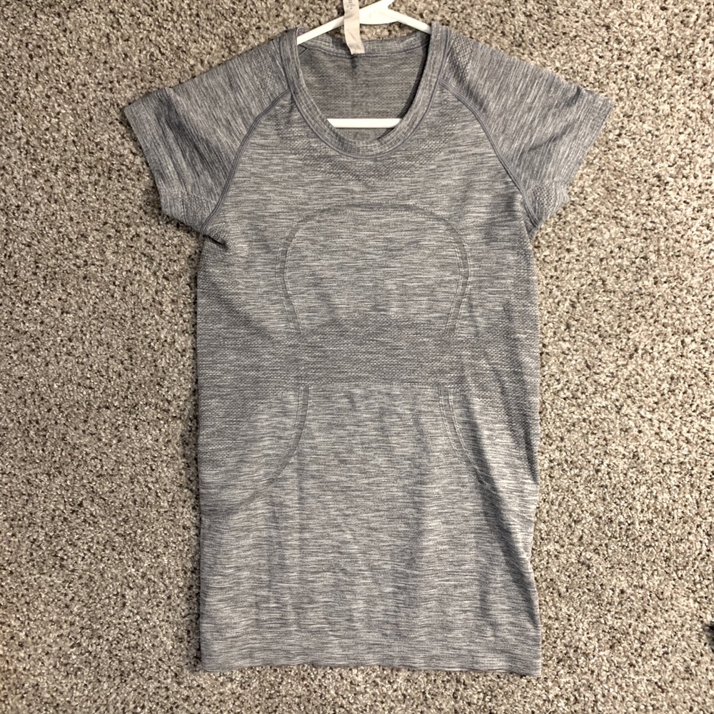Lululemon grey women’s shirt